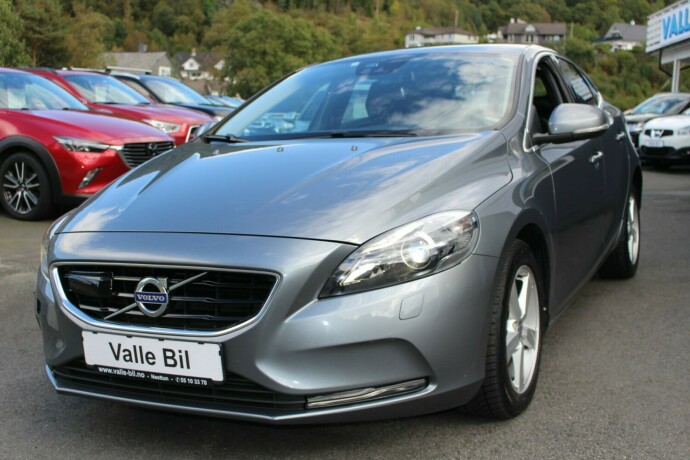 volvo-v40-bensin-2016-big-1