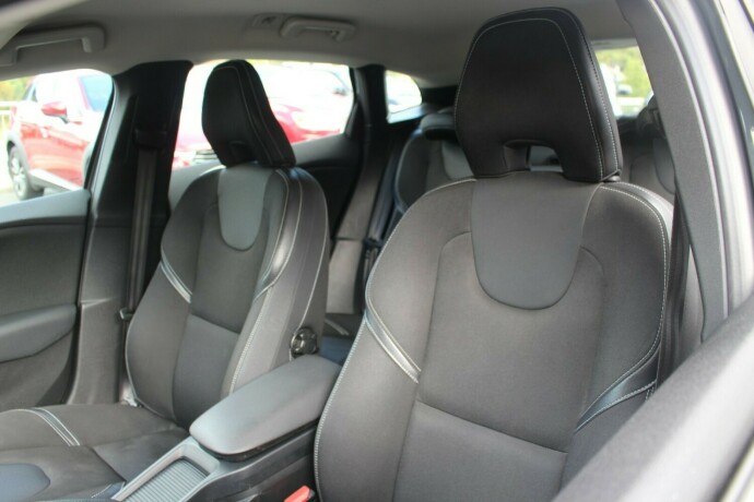 volvo-v40-bensin-2016-big-6