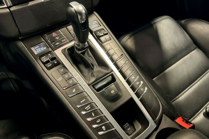 porsche-macan-bensin-2018-big-16
