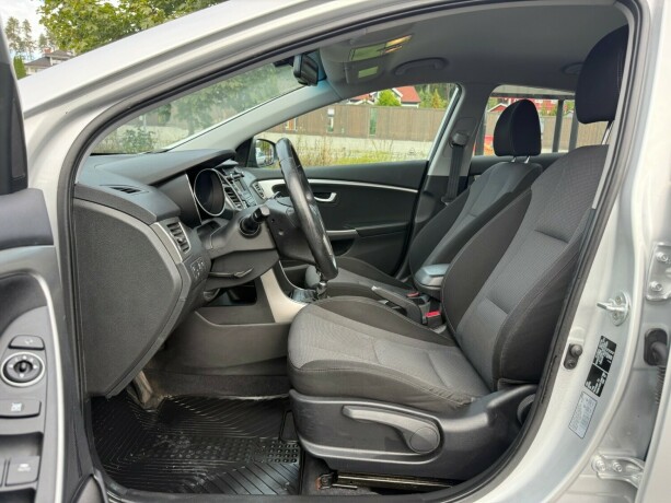 hyundai-i30-bensin-2013-big-15