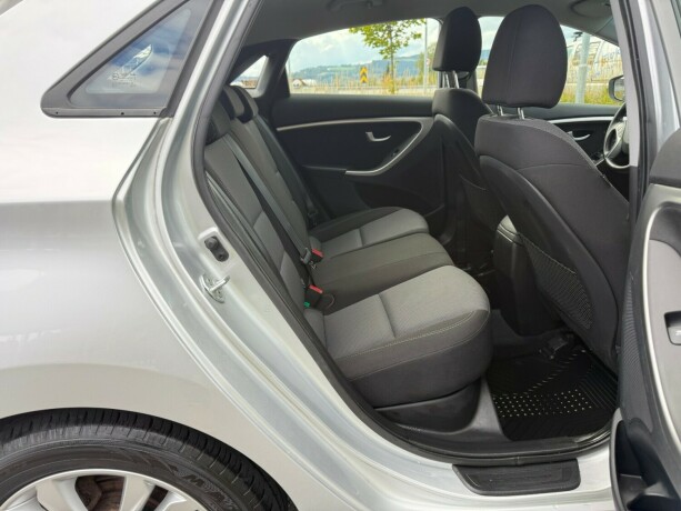 hyundai-i30-bensin-2013-big-11