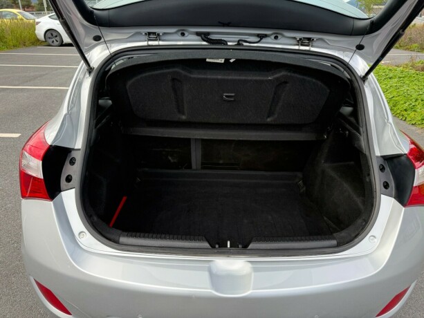 hyundai-i30-bensin-2013-big-12
