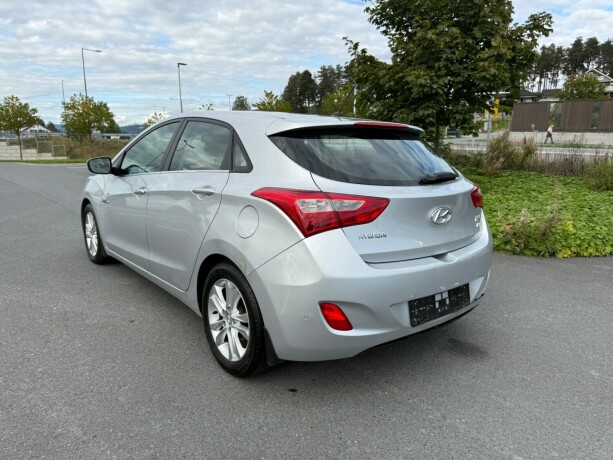 hyundai-i30-bensin-2013-big-2