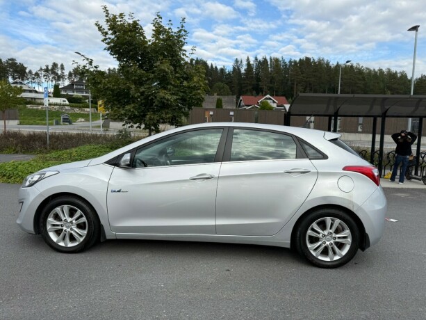 hyundai-i30-bensin-2013-big-1