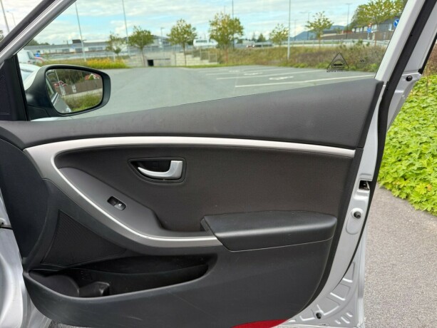 hyundai-i30-bensin-2013-big-8