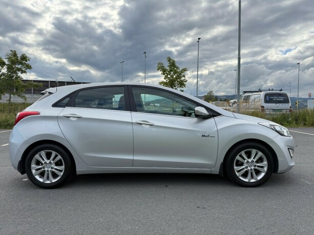 hyundai-i30-bensin-2013-big-5