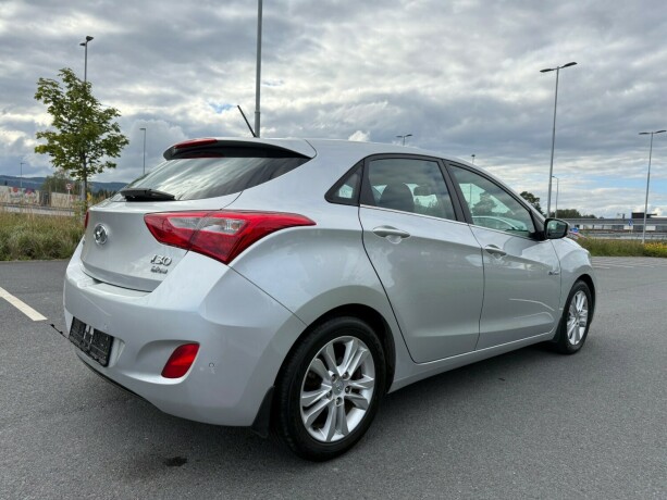 hyundai-i30-bensin-2013-big-4