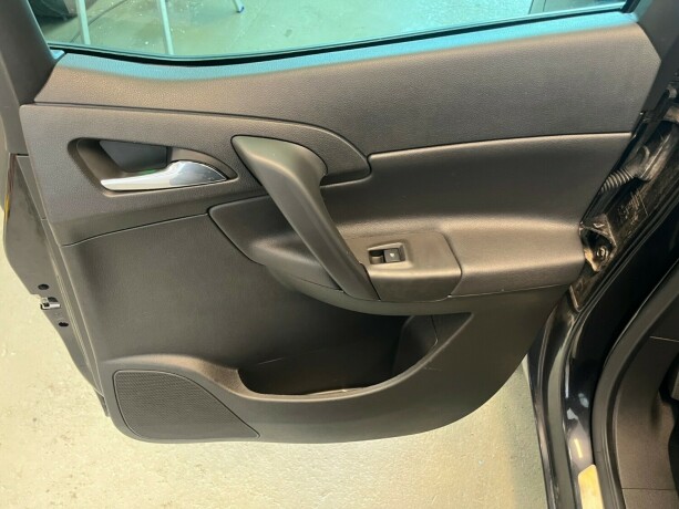 opel-meriva-diesel-2010-big-24