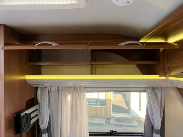 hobby-460-ufe-premium-lav-plassert-seng-bak-stekeovn-micro-truma-varme-gulvvarme-dusj-varmtvann-2013-big-41