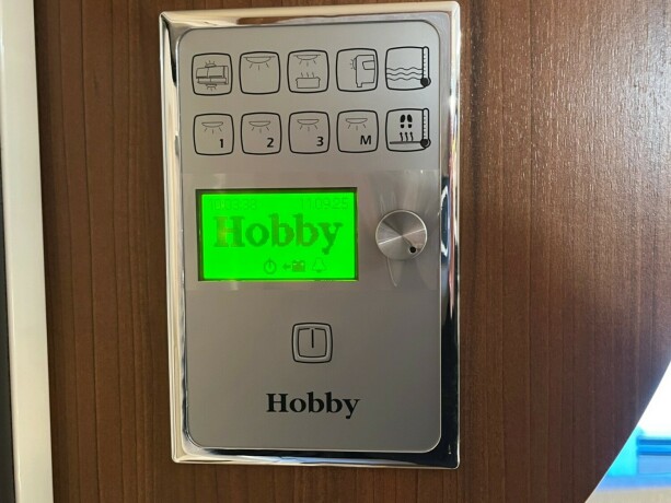 hobby-460-ufe-premium-lav-plassert-seng-bak-stekeovn-micro-truma-varme-gulvvarme-dusj-varmtvann-2013-big-13