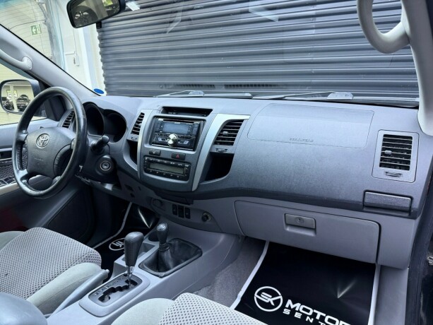 toyota-hilux-diesel-2009-big-12