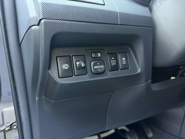 toyota-auris-bensin-2010-big-20