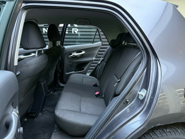 toyota-auris-bensin-2010-big-23