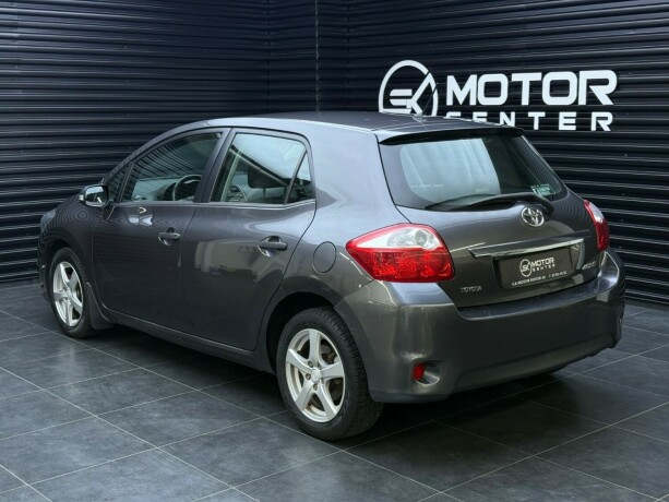 toyota-auris-bensin-2010-big-1