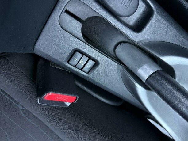 toyota-auris-bensin-2010-big-19