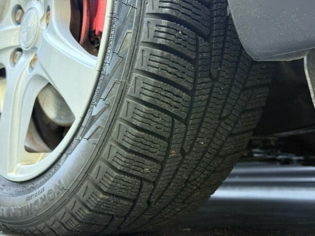 toyota-auris-bensin-2010-big-8