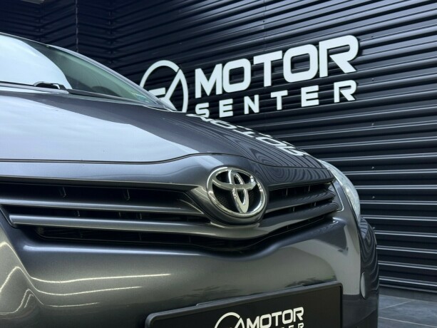 toyota-auris-bensin-2010-big-4