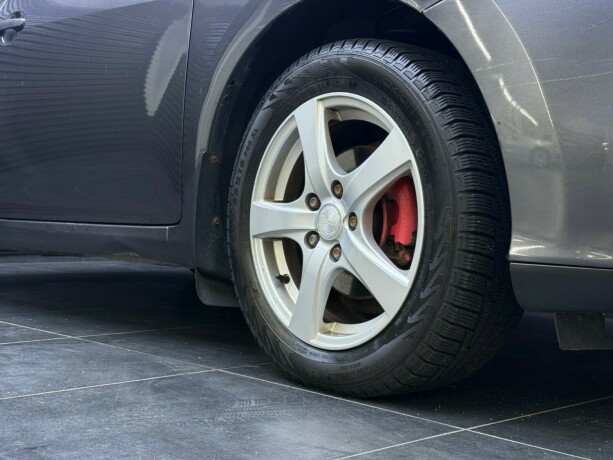 toyota-auris-bensin-2010-big-7