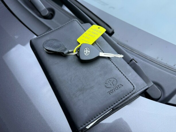 toyota-auris-bensin-2010-big-25