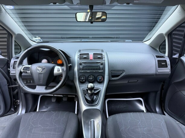 toyota-auris-bensin-2010-big-9