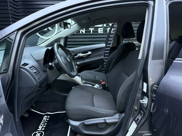 toyota-auris-bensin-2010-big-21