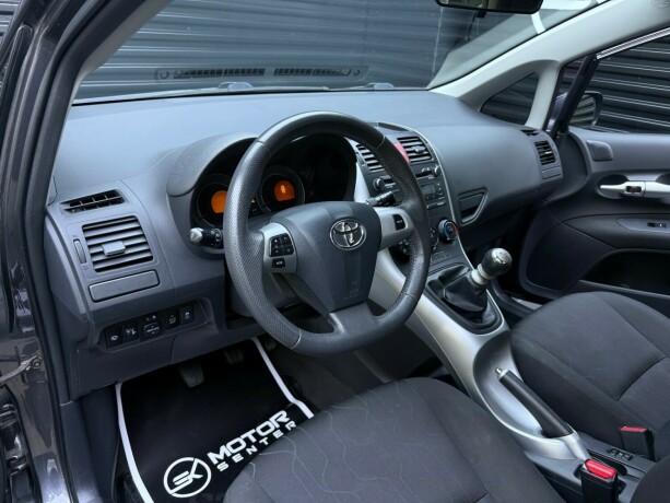 toyota-auris-bensin-2010-big-10