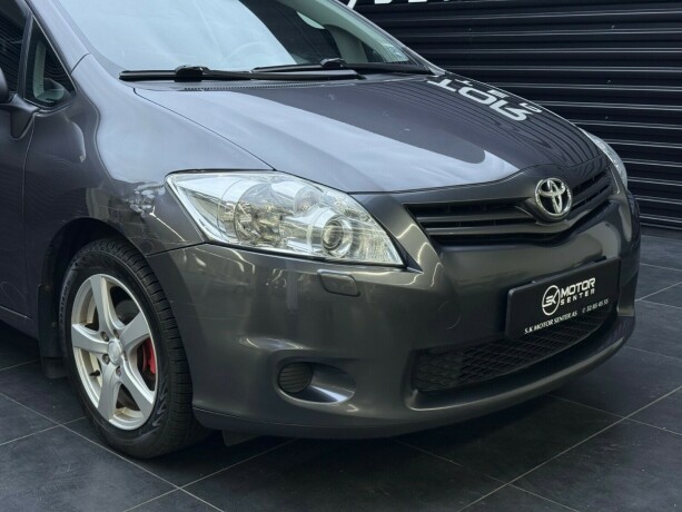toyota-auris-bensin-2010-big-2
