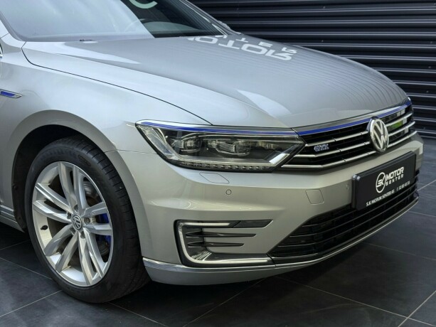 volkswagen-passat-elektrisitetbensin-2016-big-2