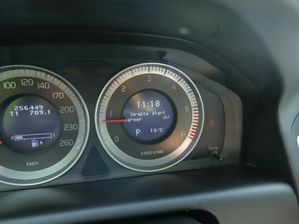 volvo-xc-60-diesel-2012-big-20