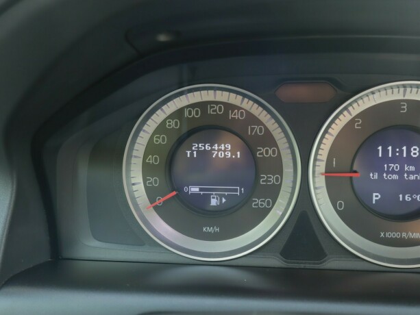 volvo-xc-60-diesel-2012-big-28