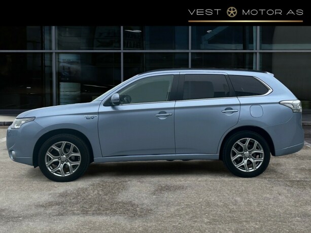 mitsubishi-outlander-elektrisitetbensin-2014-big-5