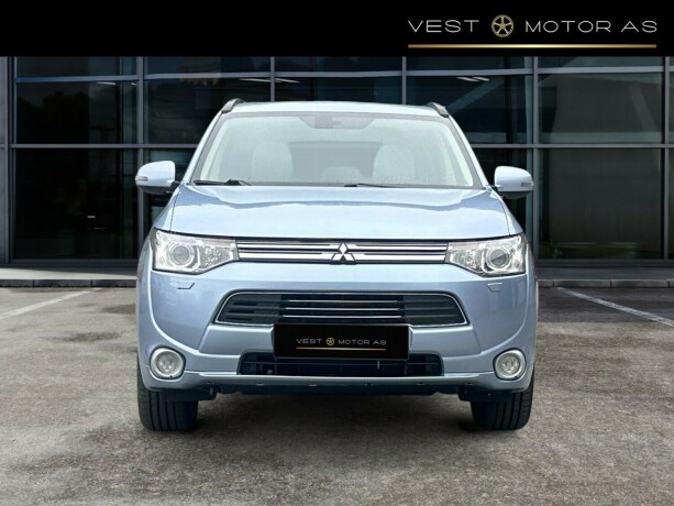 mitsubishi-outlander-elektrisitetbensin-2014-big-1