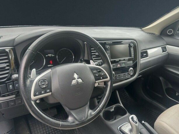 mitsubishi-outlander-elektrisitetbensin-2014-big-9