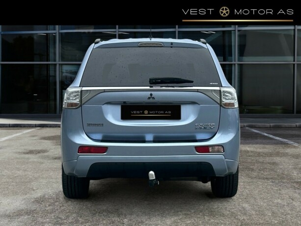 mitsubishi-outlander-elektrisitetbensin-2014-big-3