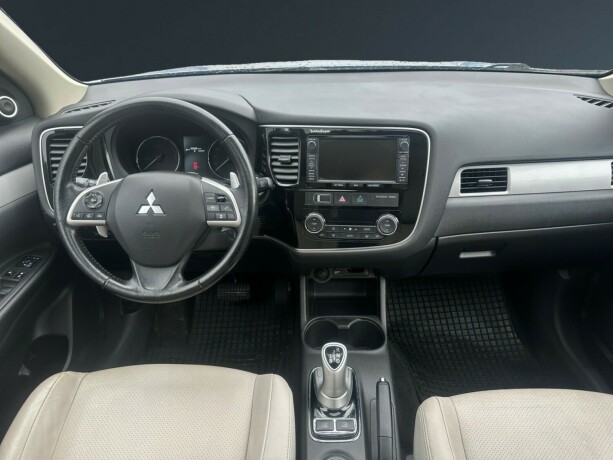 mitsubishi-outlander-elektrisitetbensin-2014-big-10