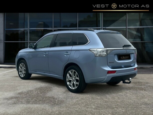 mitsubishi-outlander-elektrisitetbensin-2014-big-4