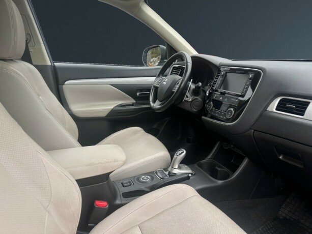 mitsubishi-outlander-elektrisitetbensin-2014-big-11