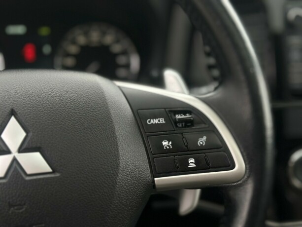 mitsubishi-outlander-elektrisitetbensin-2014-big-25