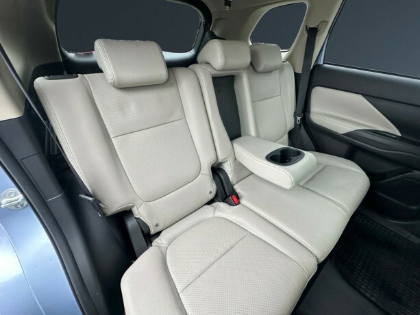 mitsubishi-outlander-elektrisitetbensin-2014-big-13