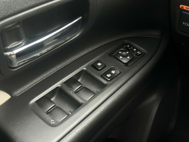 mitsubishi-outlander-elektrisitetbensin-2014-big-28