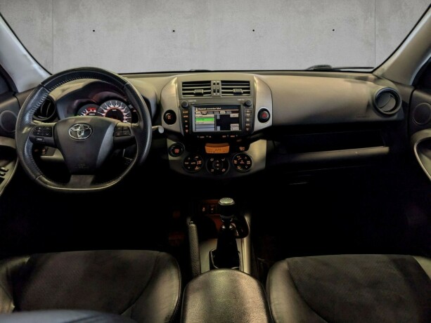 toyota-rav4-bensin-2011-big-12