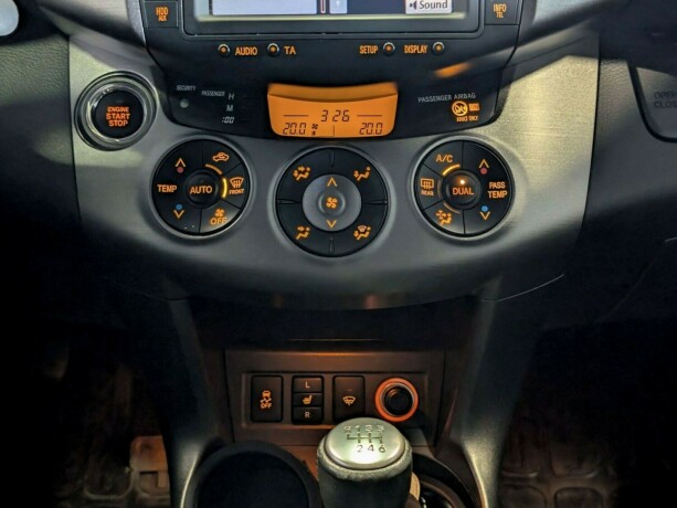 toyota-rav4-bensin-2011-big-17