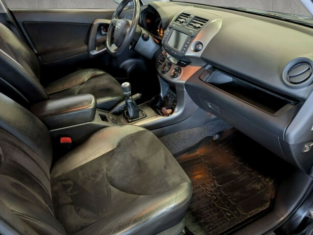 toyota-rav4-bensin-2011-big-21