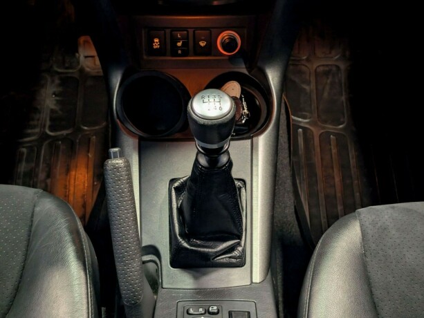 toyota-rav4-bensin-2011-big-18
