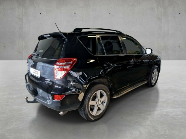 toyota-rav4-bensin-2011-big-3