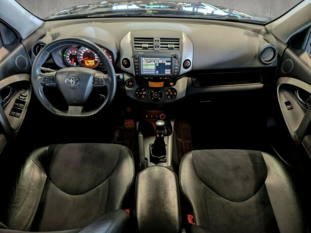 toyota-rav4-bensin-2011-big-11