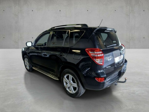 toyota-rav4-bensin-2011-big-2
