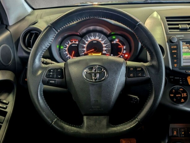 toyota-rav4-bensin-2011-big-14