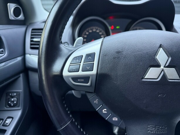 mitsubishi-lancer-bensin-2010-big-15