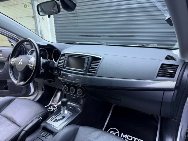 mitsubishi-lancer-bensin-2010-big-11